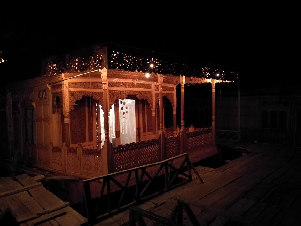 House Boat Hardy Palace Srīnagar Exterior foto