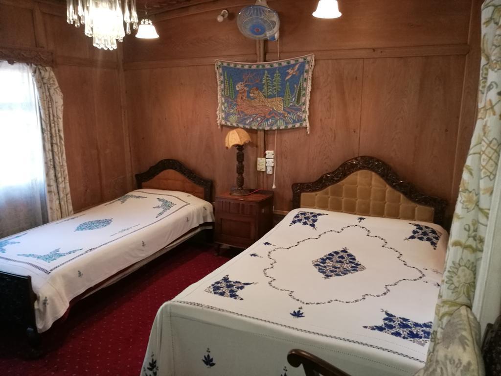 House Boat Hardy Palace Srīnagar Exterior foto