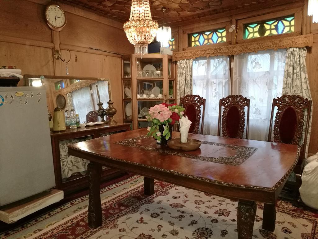 House Boat Hardy Palace Srīnagar Exterior foto
