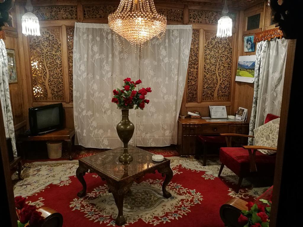 House Boat Hardy Palace Srīnagar Exterior foto
