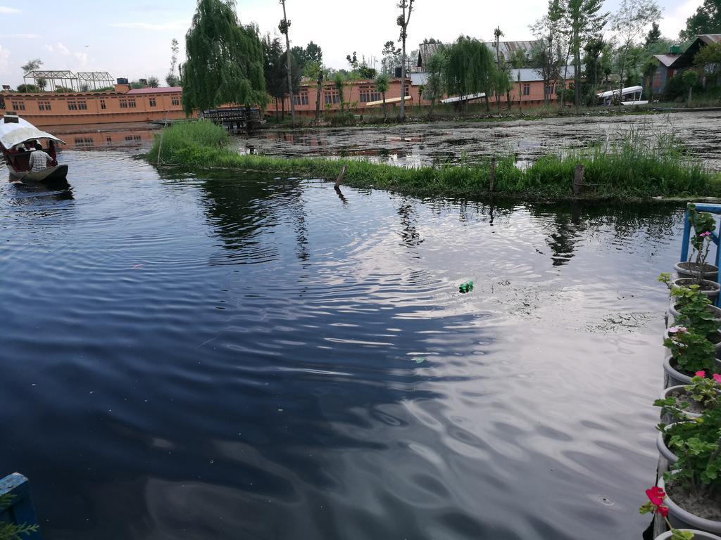House Boat Hardy Palace Srīnagar Exterior foto
